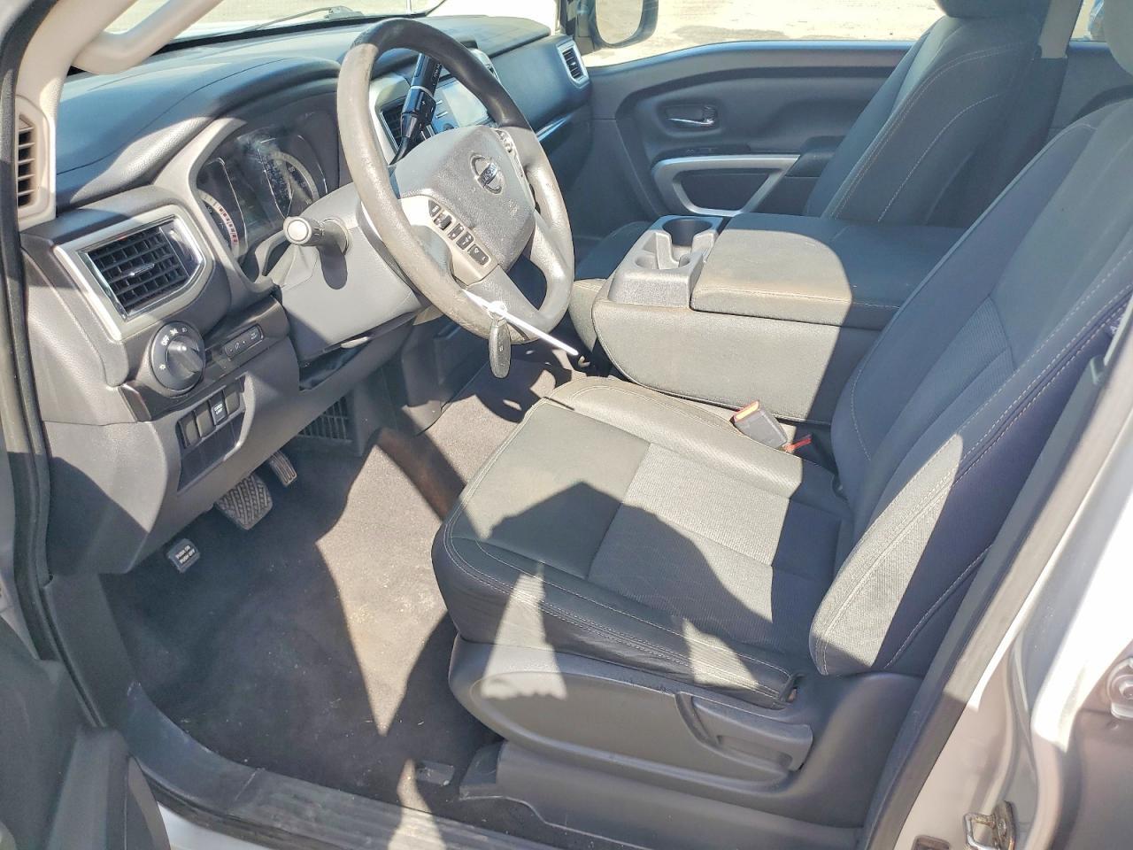2017 NISSAN TITAN S — Фото 7 из 12