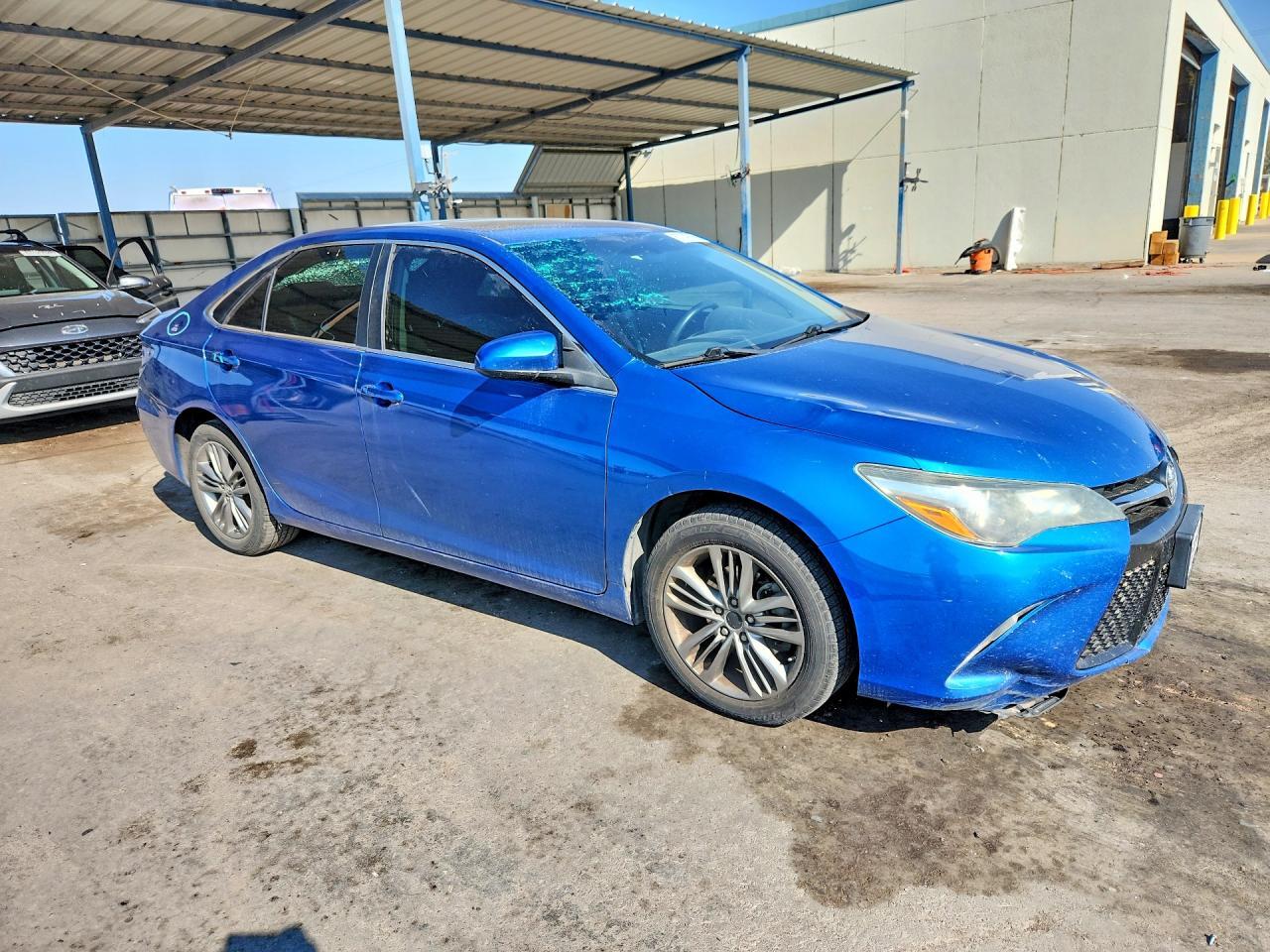 2017 TOYOTA CAMRY SE — Фото 4 из 12