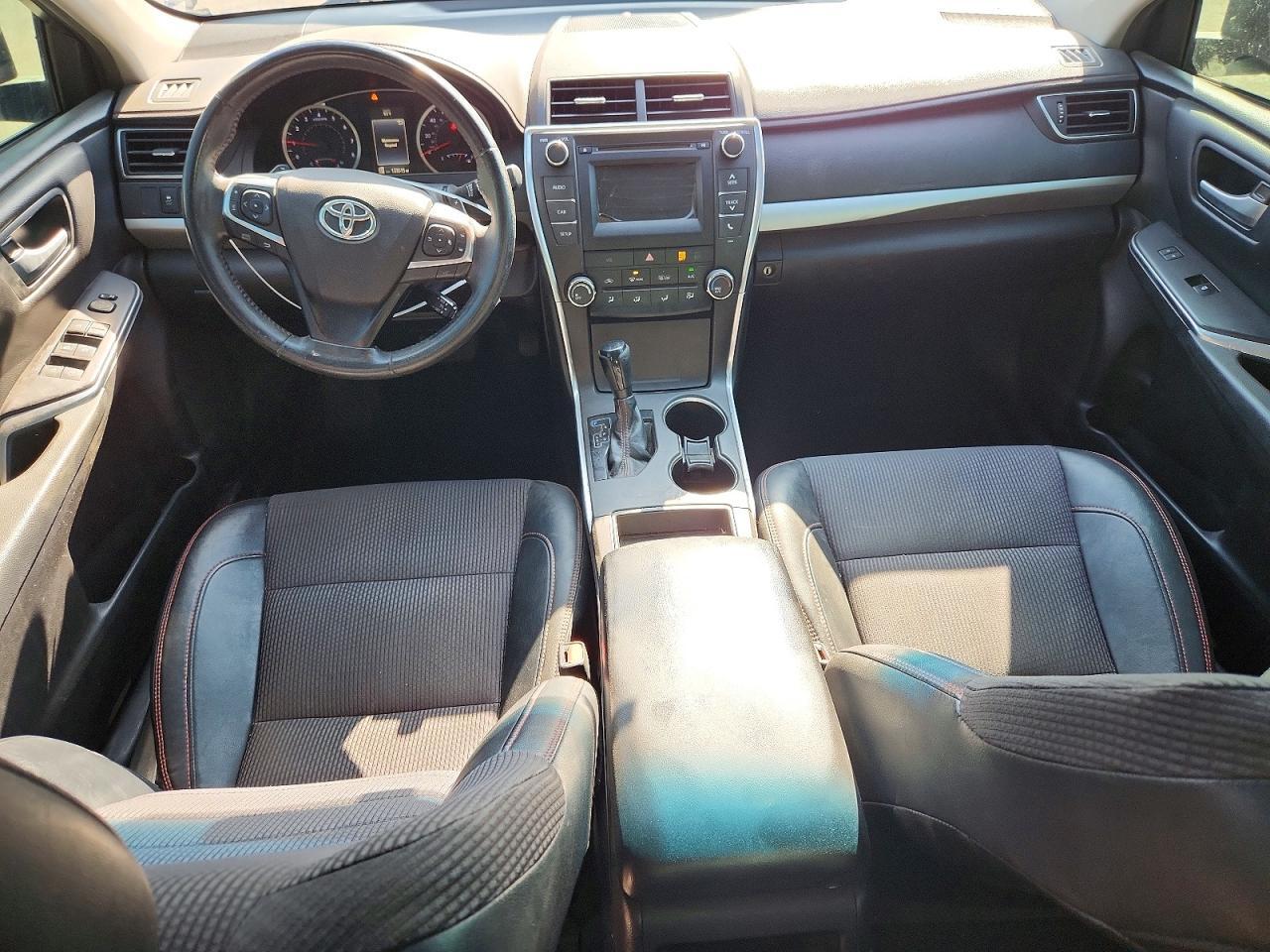 2017 TOYOTA CAMRY SE — Фото 8 из 12