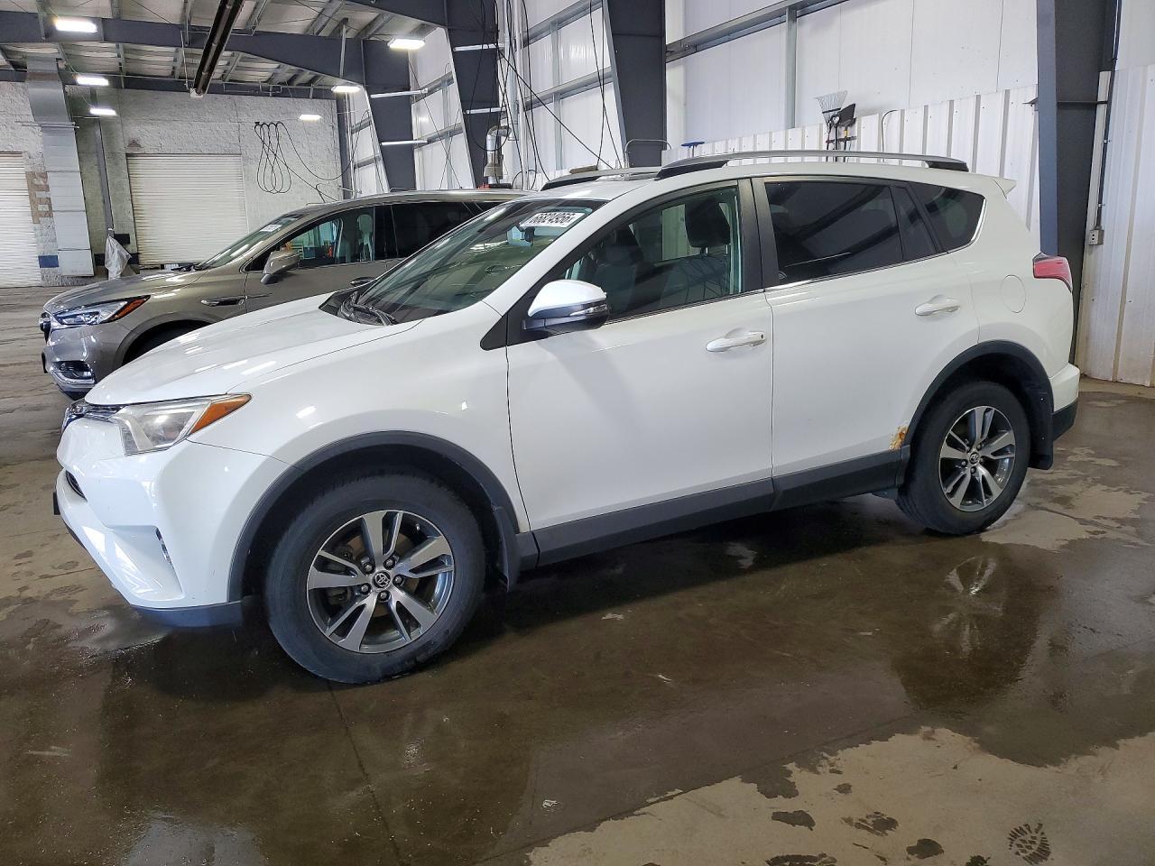 2017 TOYOTA RAV4 JTMRFREV6HJ163434