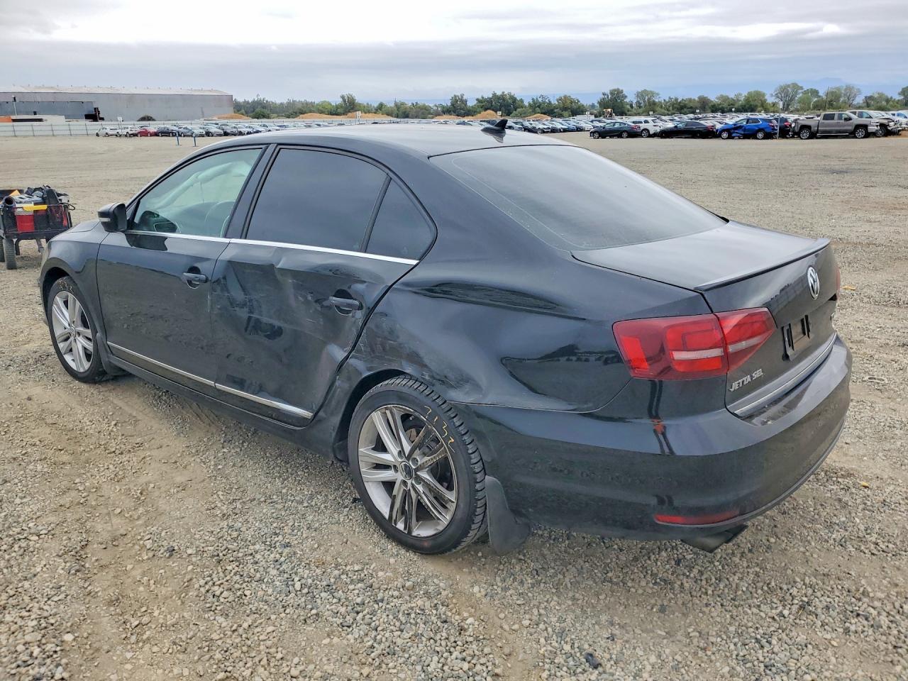 2017 VOLKSWAGEN JETTA SEL — Фото 2 из 12