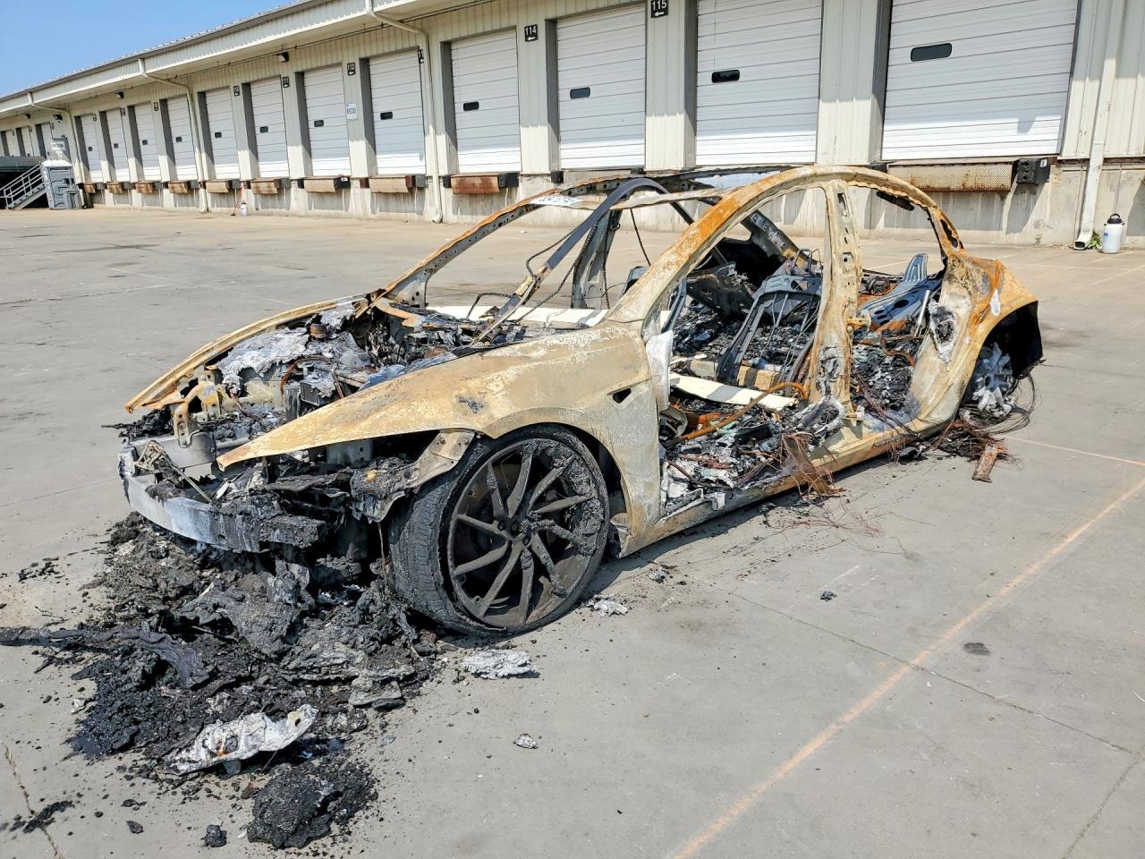 2025 TESLA MODEL 3 5YJ3E1ET0SF015318