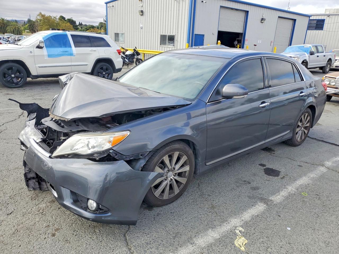2011 TOYOTA AVALON 4T1BK3DB3BU438261