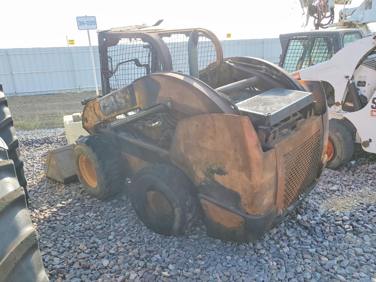 2014 CASE SV300 - SKID STEER LOADER — Фото 3 из 10