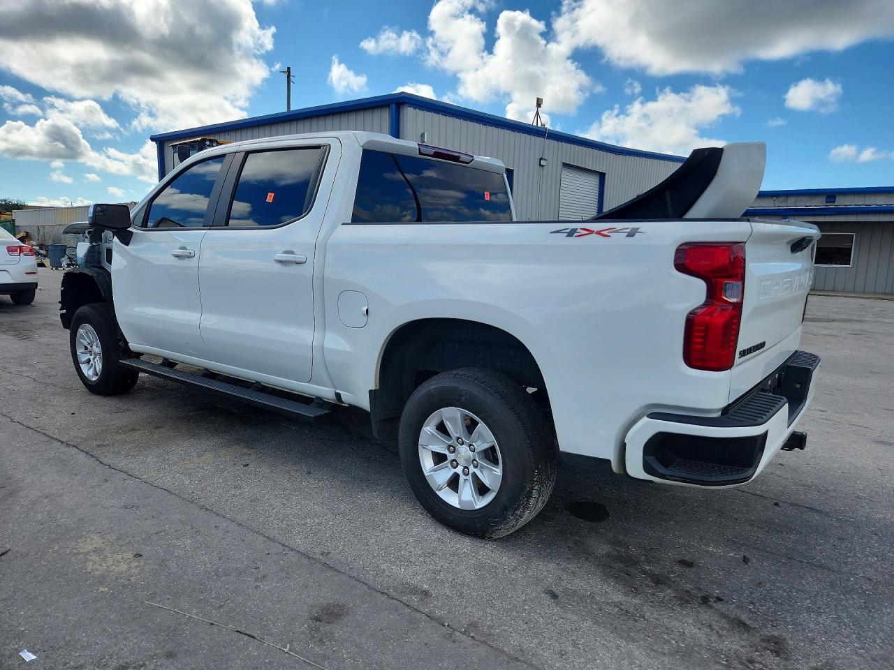 2022 CHEVROLET SILVERADO K1500 LT — Фото 2 из 12