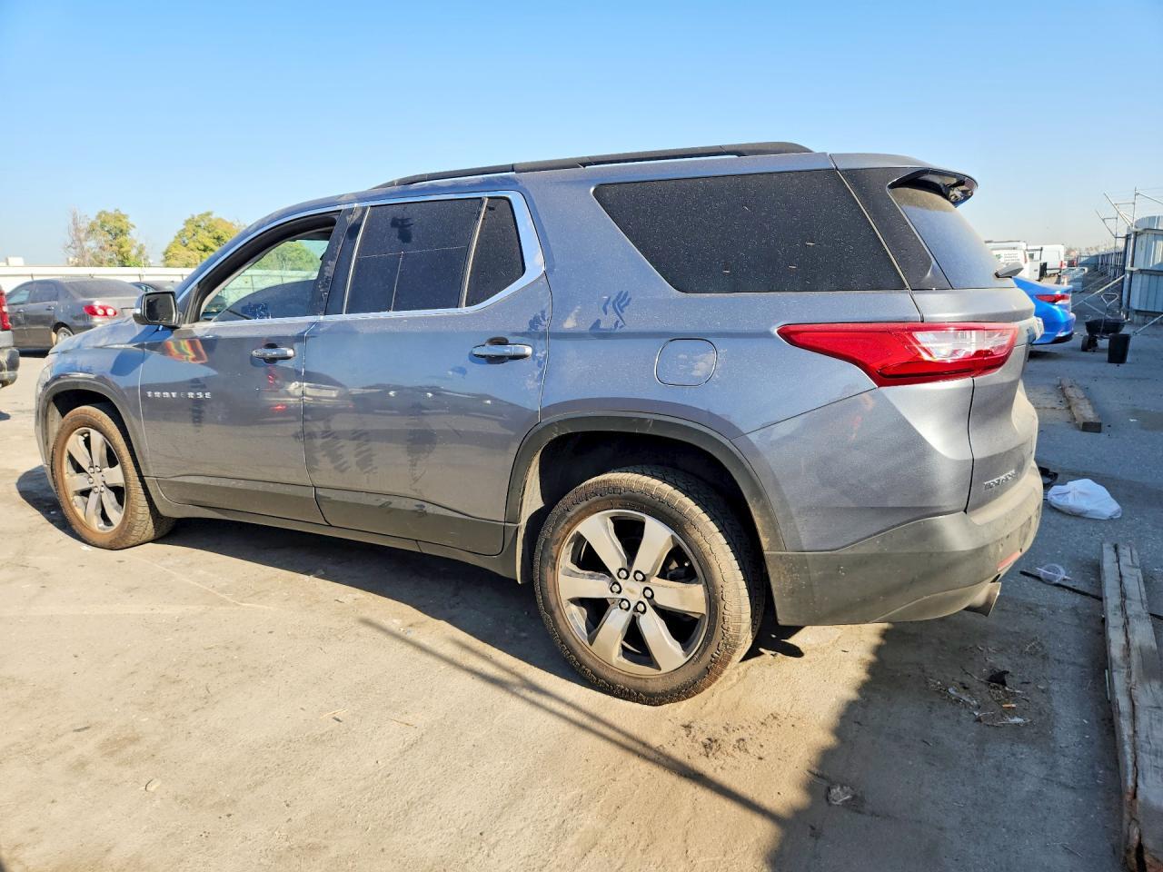 2021 CHEVROLET TRAVERSE LT — Фото 2 из 13