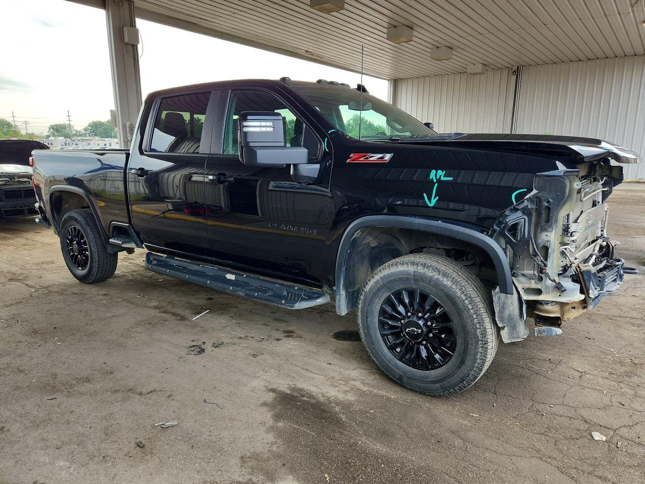 2023 CHEVROLET SILVERADO K2500 HEAVY DUTY LTZ — Фото 4 из 12