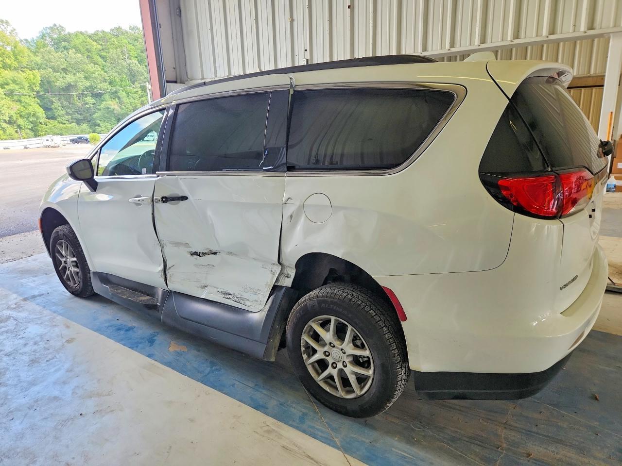 2C4RC1DG9LR264517 2020 CHRYSLER VOYAGER photo no. 2