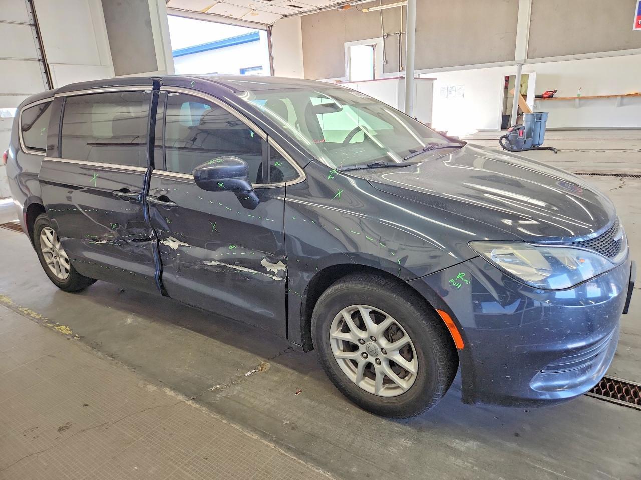 2019 CHRYSLER PACIFICA LX — Фото 4 из 13