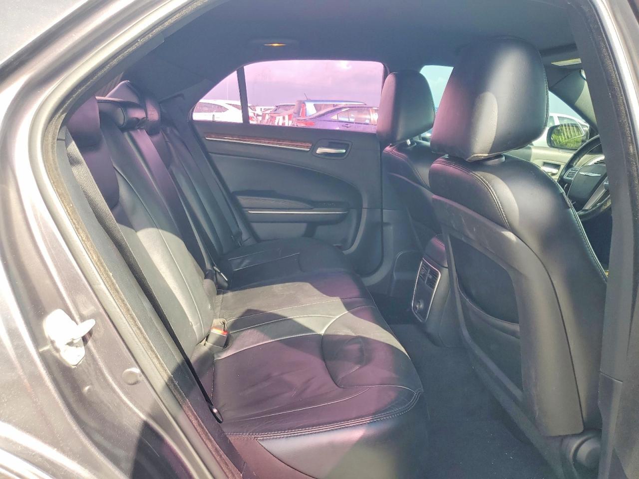 2014 CHRYSLER 300 — Фото 10 из 12