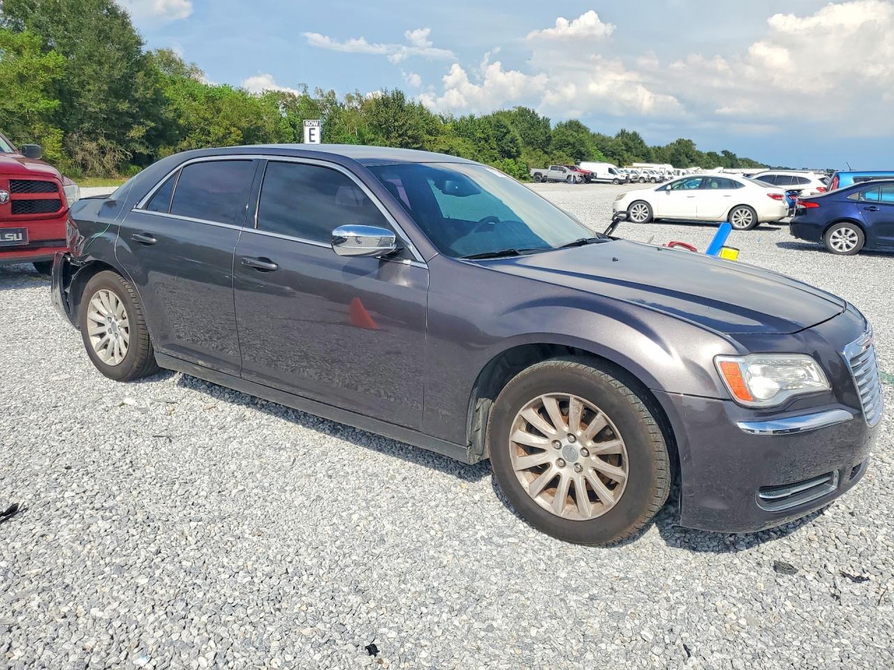 2014 CHRYSLER 300 — Фото 4 из 12