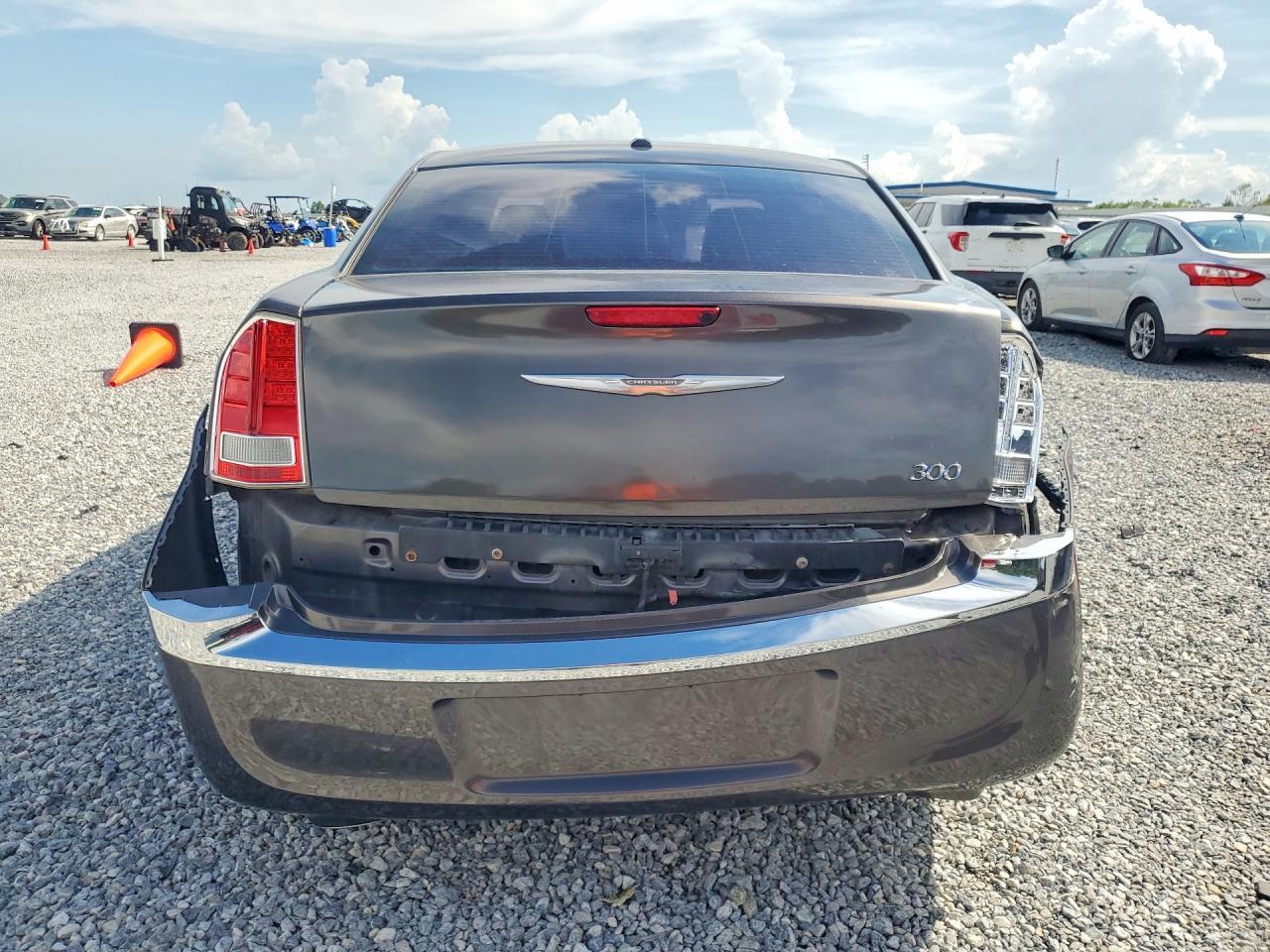 2014 CHRYSLER 300 — Фото 6 из 12