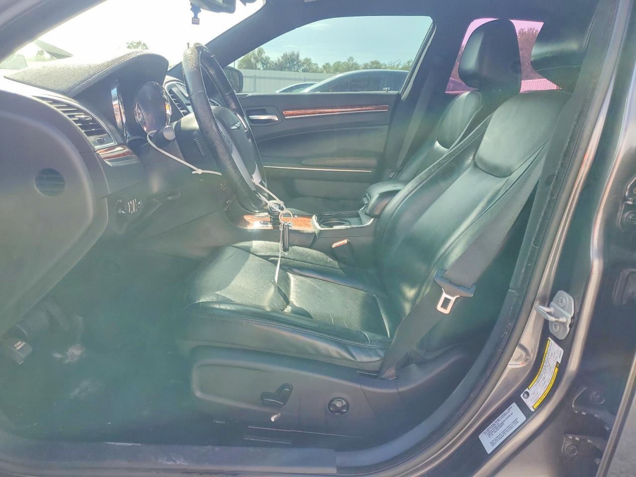 2014 CHRYSLER 300 — Фото 7 из 12