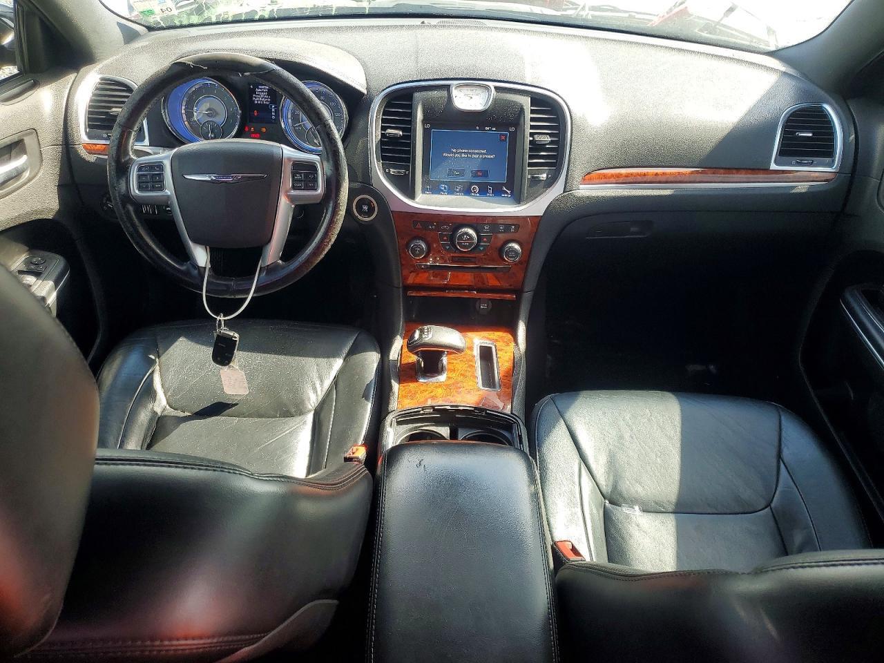 2014 CHRYSLER 300 — Фото 8 из 12