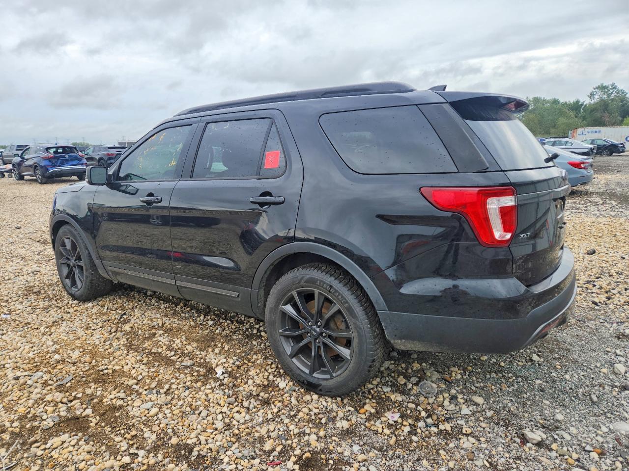 1FM5K7D80HGB51606 2017 FORD EXPLORER photo no. 2