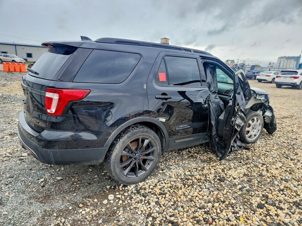 1FM5K7D80HGB51606 2017 FORD EXPLORER photo no. 3