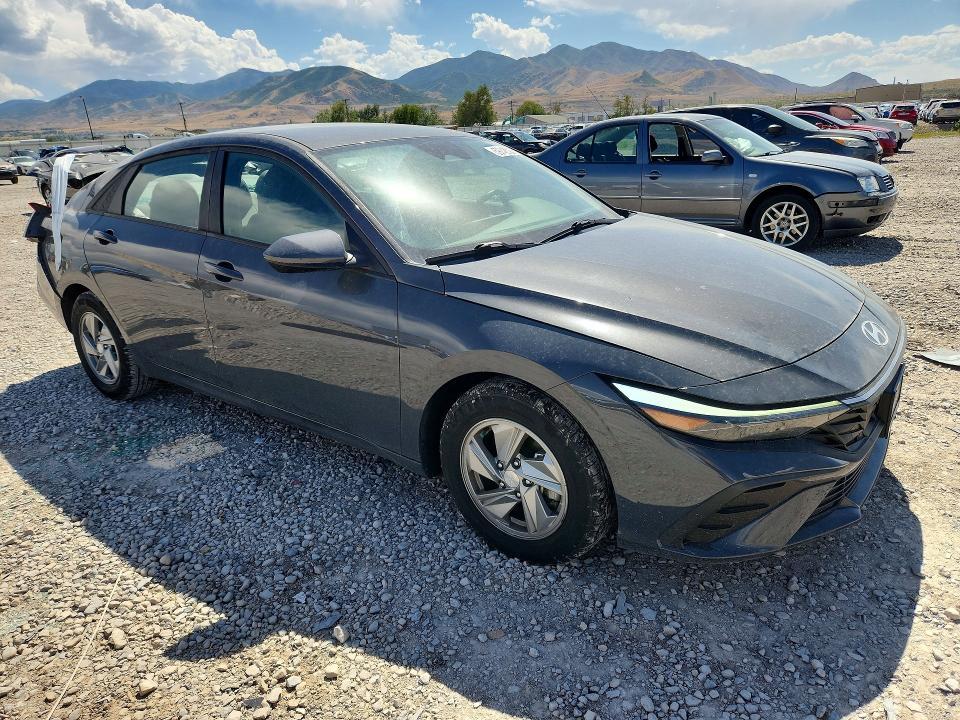 2024 HYUNDAI ELANTRA SE — Фото 4 из 12