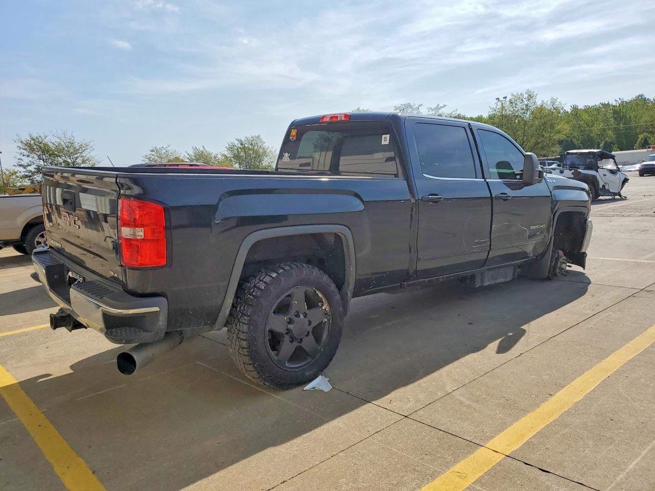 2015 GMC SIERRA K2500 SLE — Фото 3 из 12