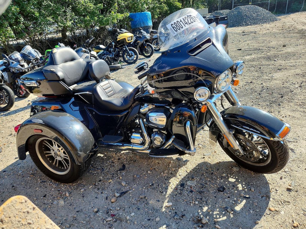 2017 HARLEY-DAVIDSON FLHTCUTG 1HD1MAD13HB861463