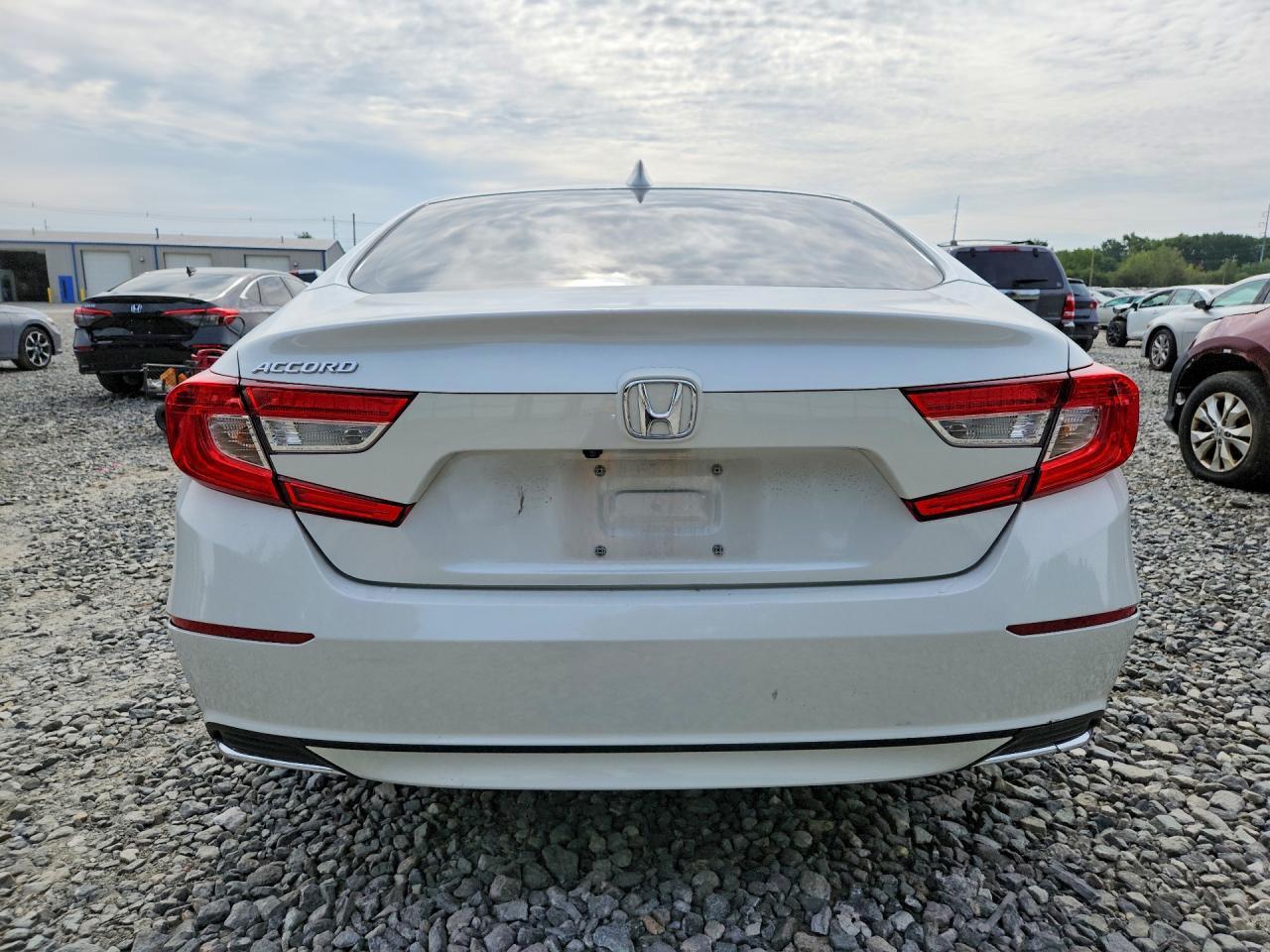 2018 HONDA ACCORD EX — Фото 6 из 12