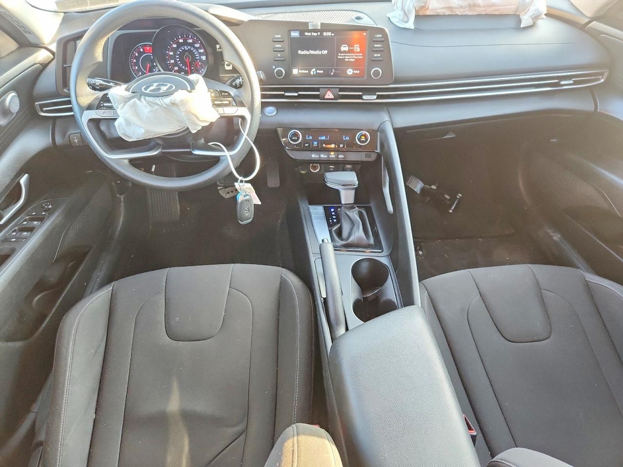 2023 HYUNDAI ELANTRA SEL — Фото 8 из 13