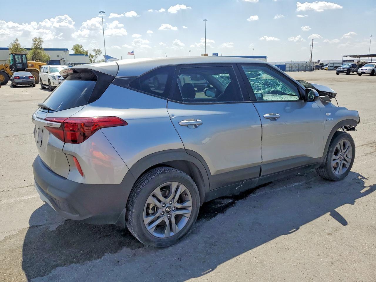 2021 KIA SELTOS LX — Фото 3 из 13