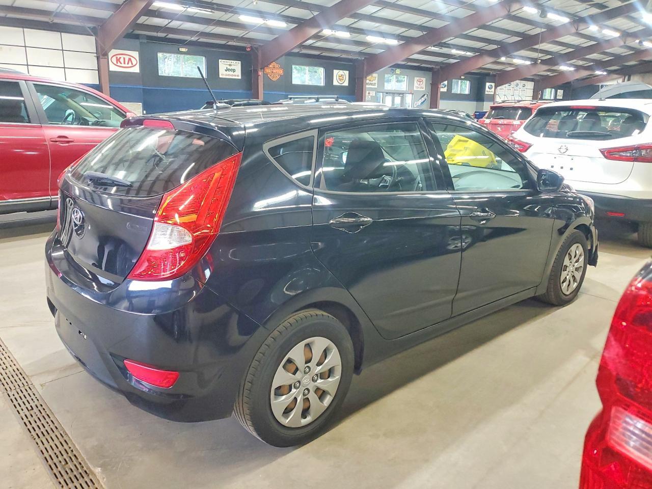 2017 HYUNDAI ACCENT SE — Фото 3 из 12