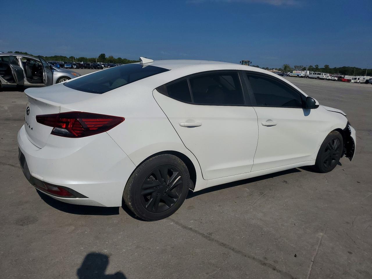 2019 HYUNDAI ELANTRA SEL — Фото 3 из 12