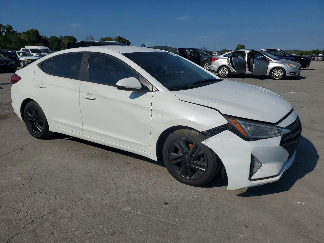 2019 HYUNDAI ELANTRA SEL — Фото 4 из 12