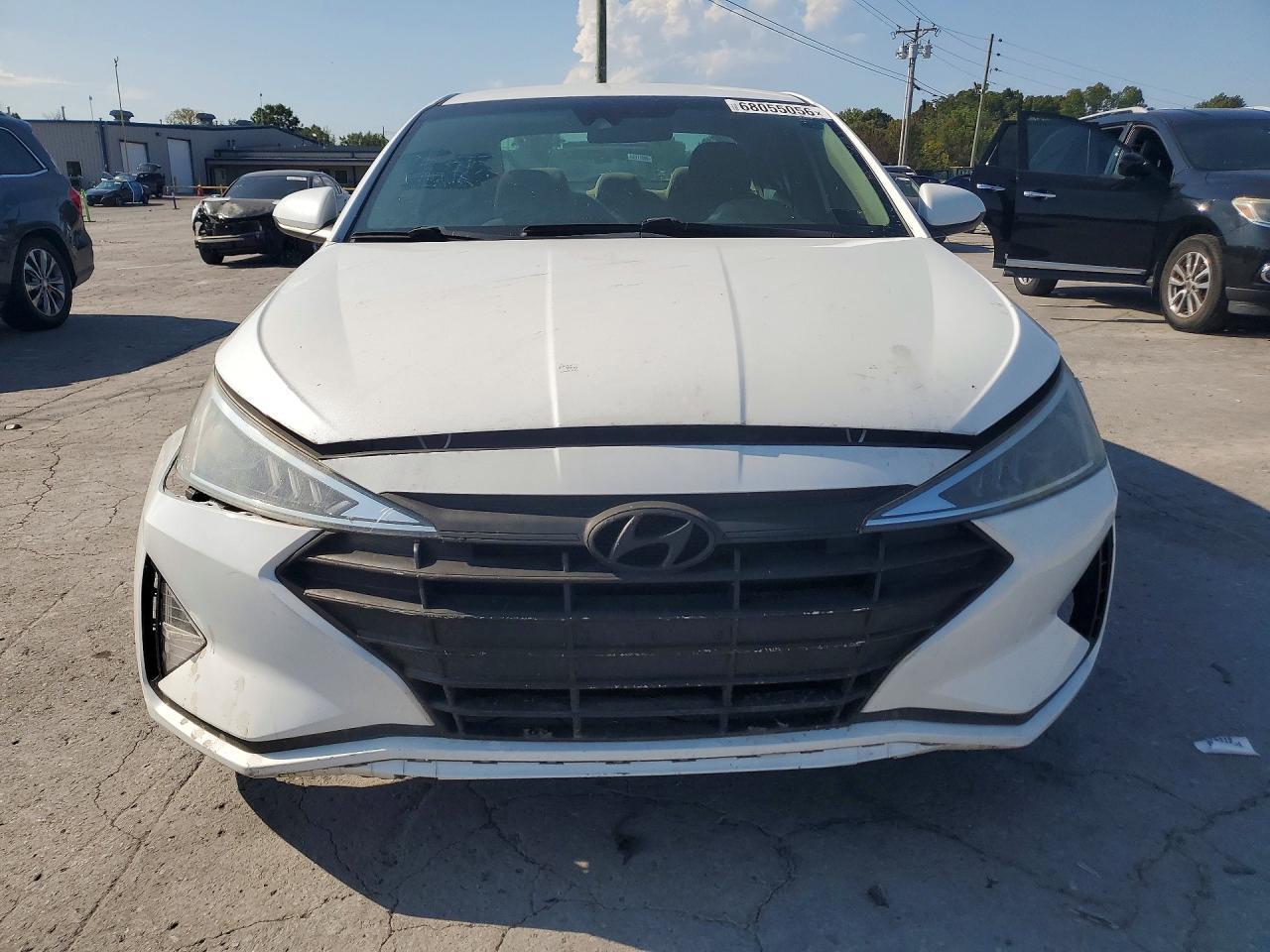 2019 HYUNDAI ELANTRA SEL — Фото 5 из 12