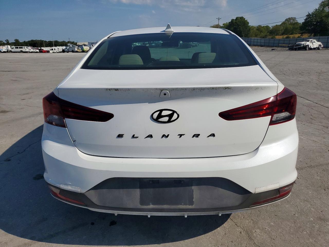 2019 HYUNDAI ELANTRA SEL — Фото 6 из 12