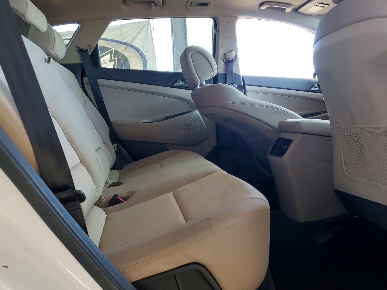 KM8J3CA24JU742937 2018 HYUNDAI TUCSON photo no. 10