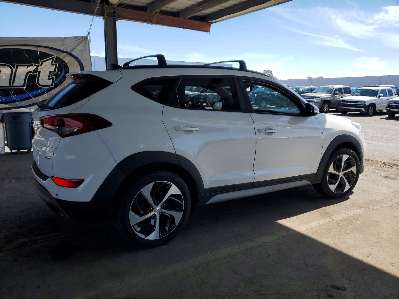 KM8J3CA24JU742937 2018 HYUNDAI TUCSON photo no. 3
