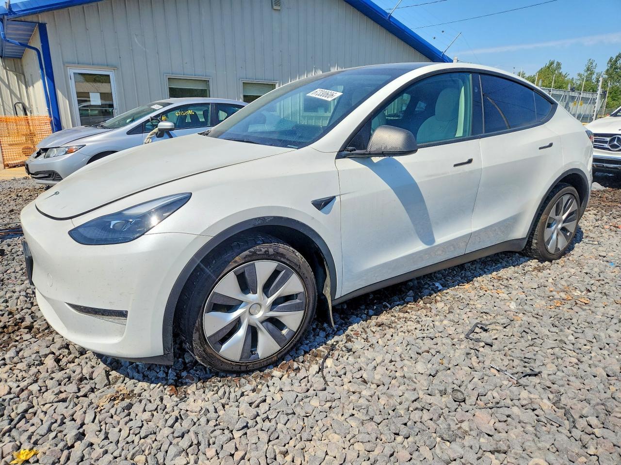 2024 TESLA MODEL Y 7SAYGDEE7RA258332