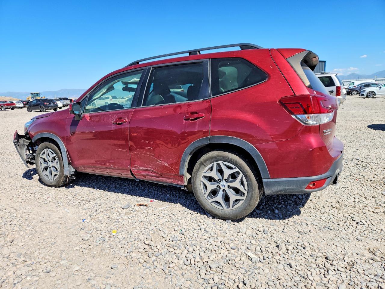 2021 SUBARU FORESTER PREMIUM — Фото 2 из 12