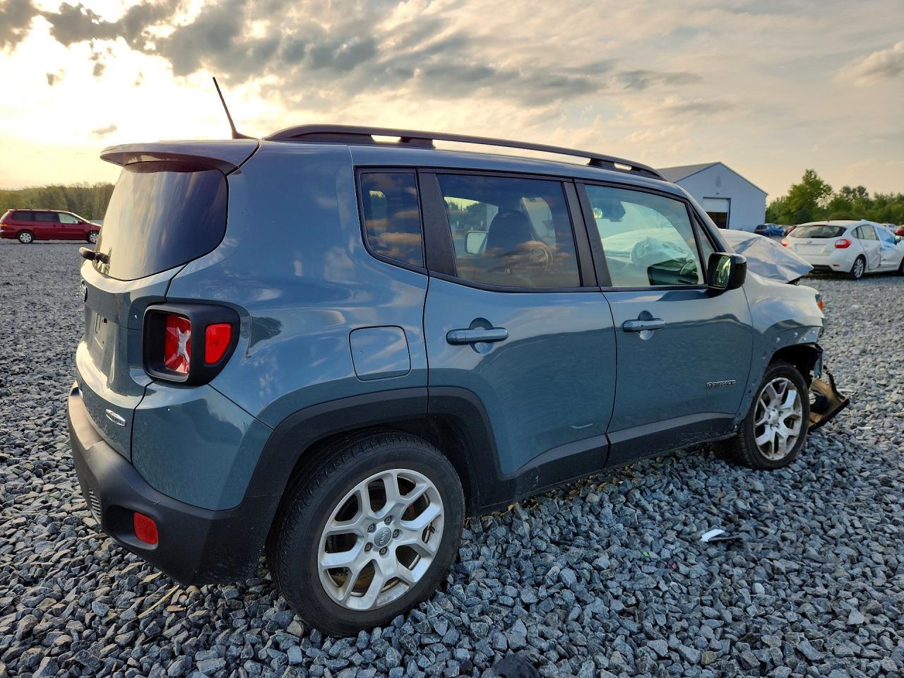 2018 JEEP RENEGADE LATITUDE — Фото 3 из 13