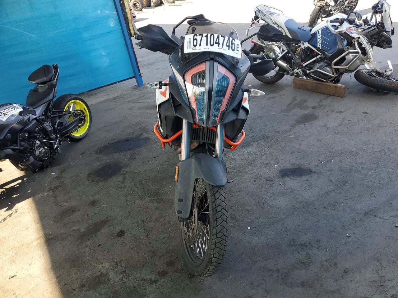VBKV59405HM959113 2017 KTM 1290 photo no. 2