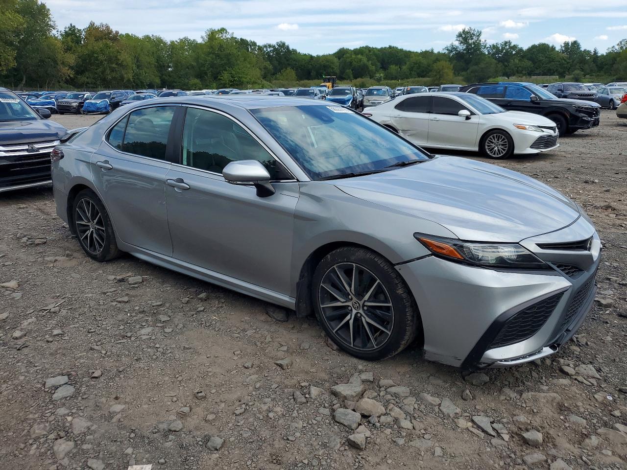 2022 TOYOTA CAMRY SE — Фото 4 из 12