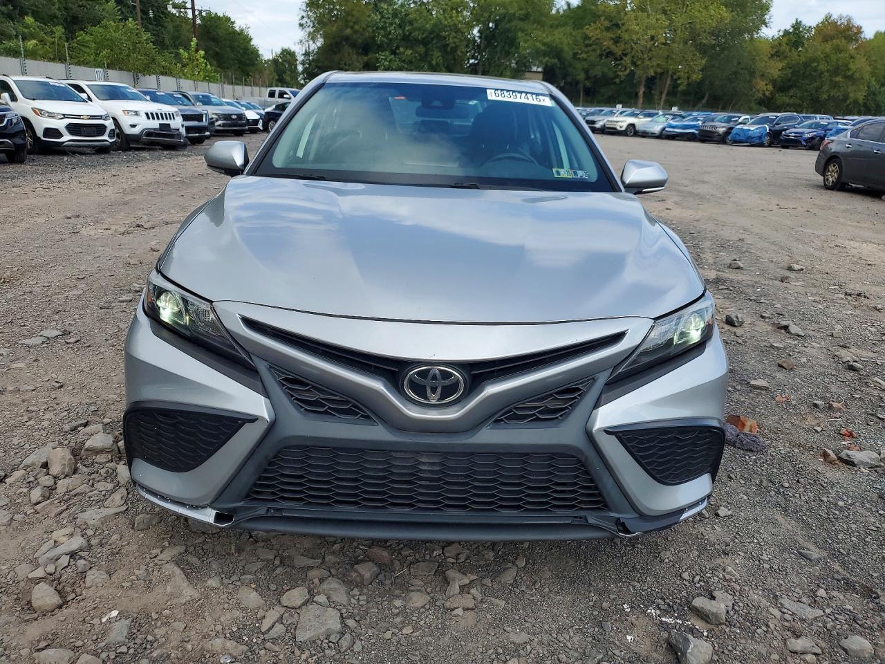 2022 TOYOTA CAMRY SE — Фото 5 из 12