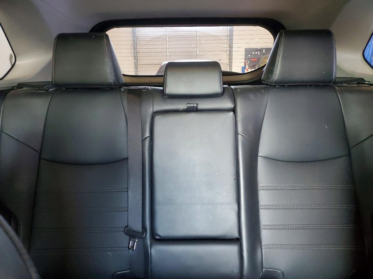 2024 TOYOTA RAV4 XLE PREMIUM — Фото 10 из 13