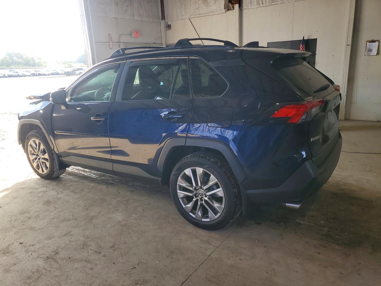 2024 TOYOTA RAV4 XLE PREMIUM — Фото 2 из 13