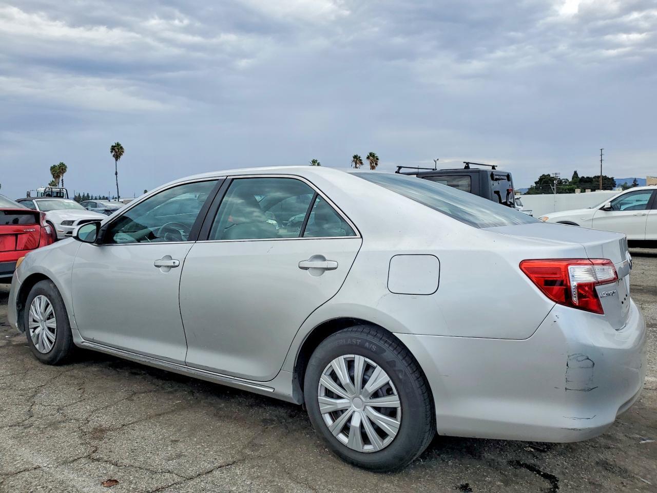 2014 TOYOTA CAMRY LE — Фото 2 из 12