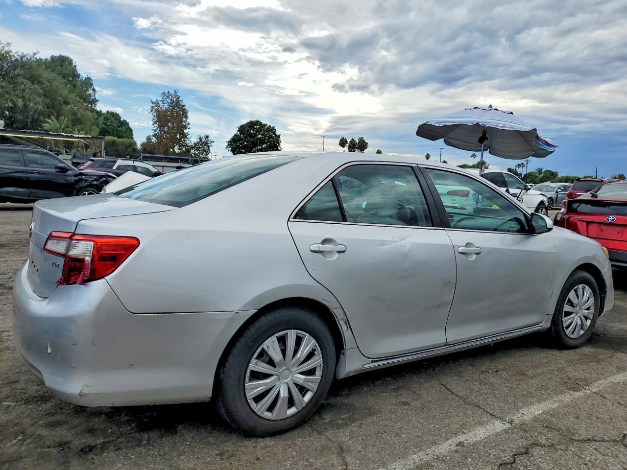 2014 TOYOTA CAMRY LE — Фото 3 из 12