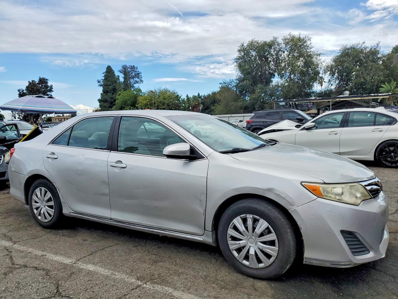 2014 TOYOTA CAMRY LE — Фото 4 из 12
