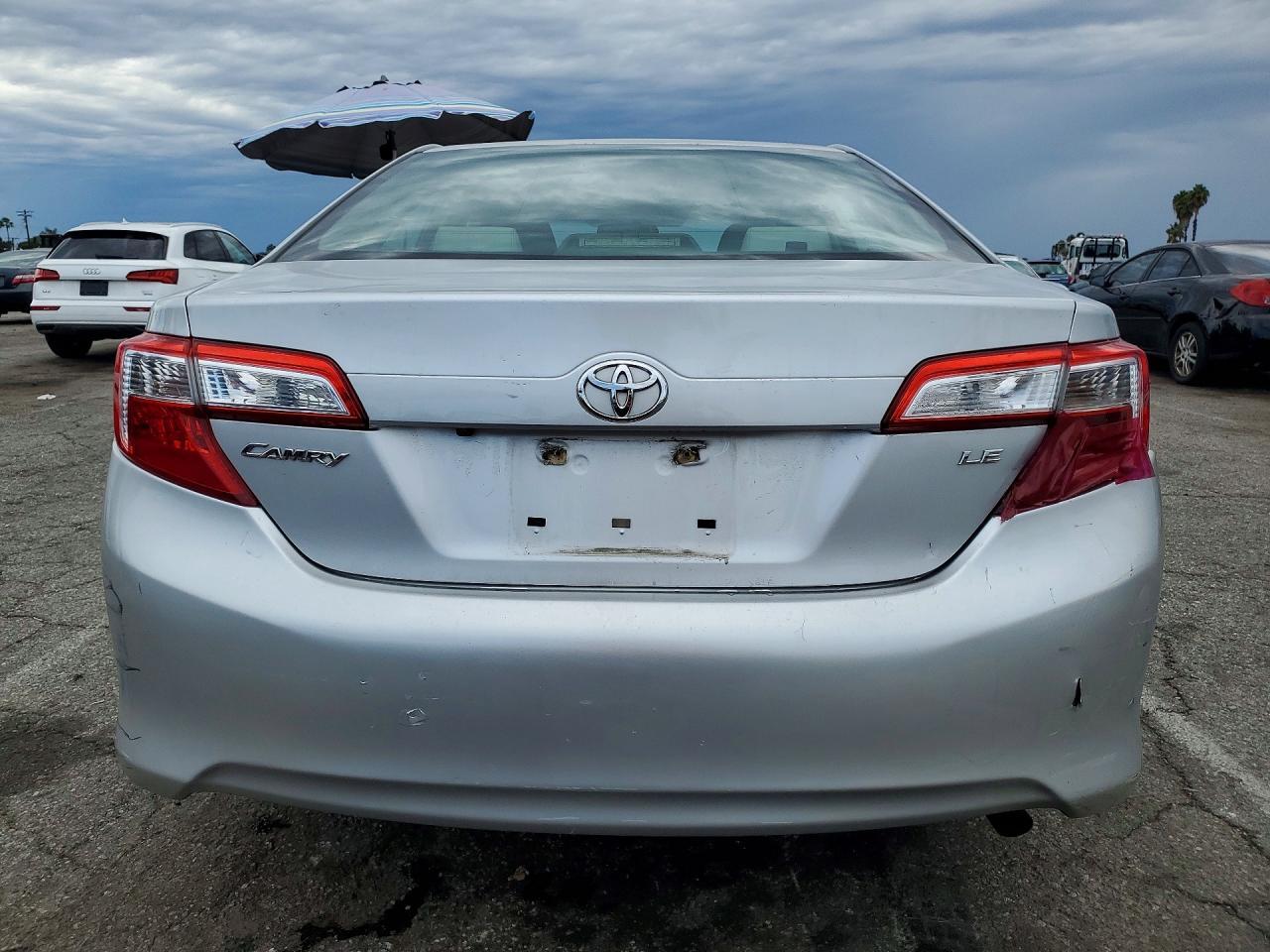 2014 TOYOTA CAMRY LE — Фото 6 из 12