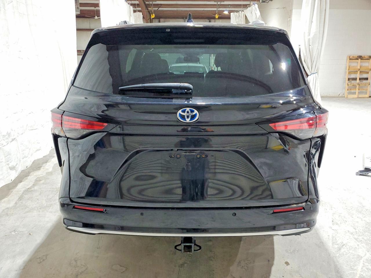 2022 TOYOTA SIENNA LIMITED 7-PASSENGER — Фото 6 из 14