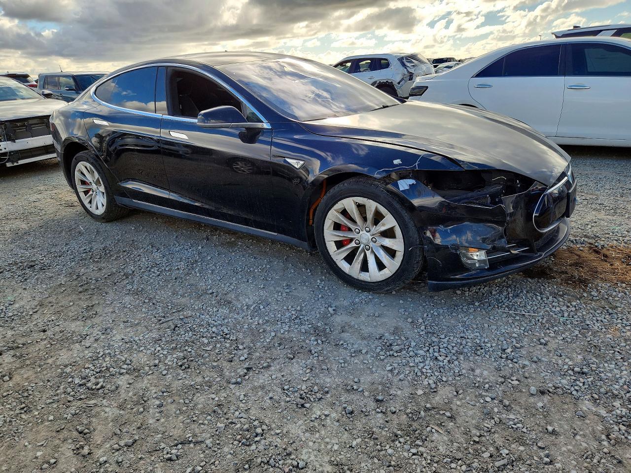 2015 TESLA MODEL S P85D — Фото 4 из 12