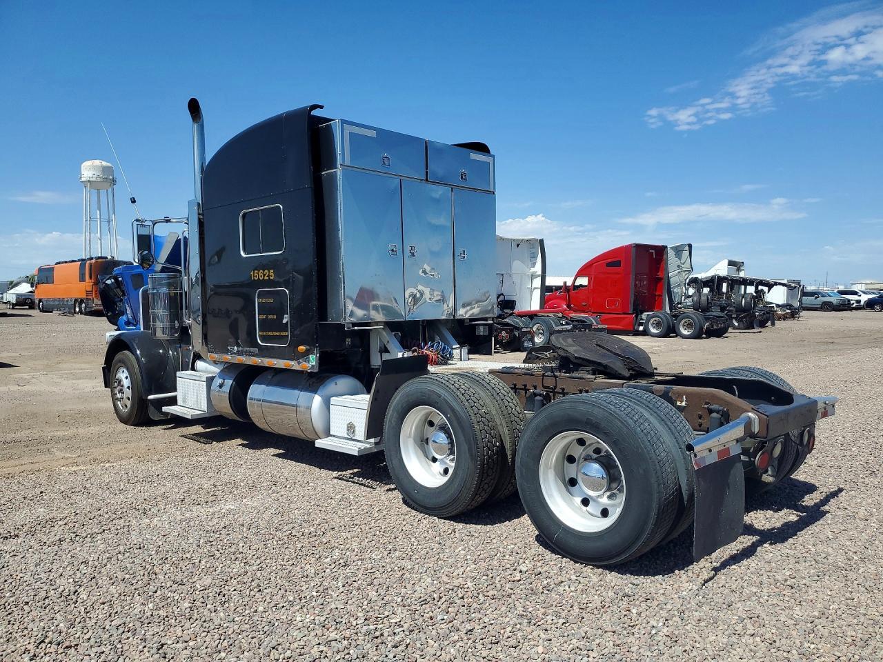 2013 PETERBILT 388 SEMI TRUCK — Фото 2 из 13