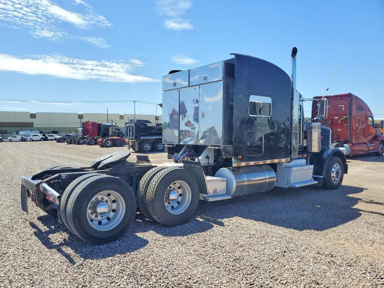 2013 PETERBILT 388 SEMI TRUCK — Фото 3 из 13