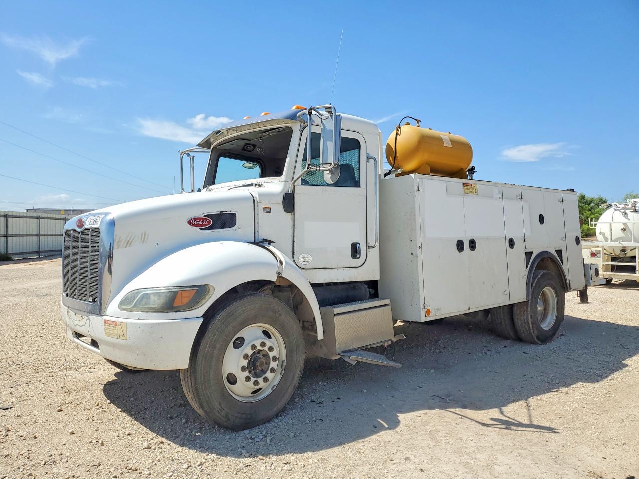 2017 PETERBILT 337 2NP2HJ7X2HM435345